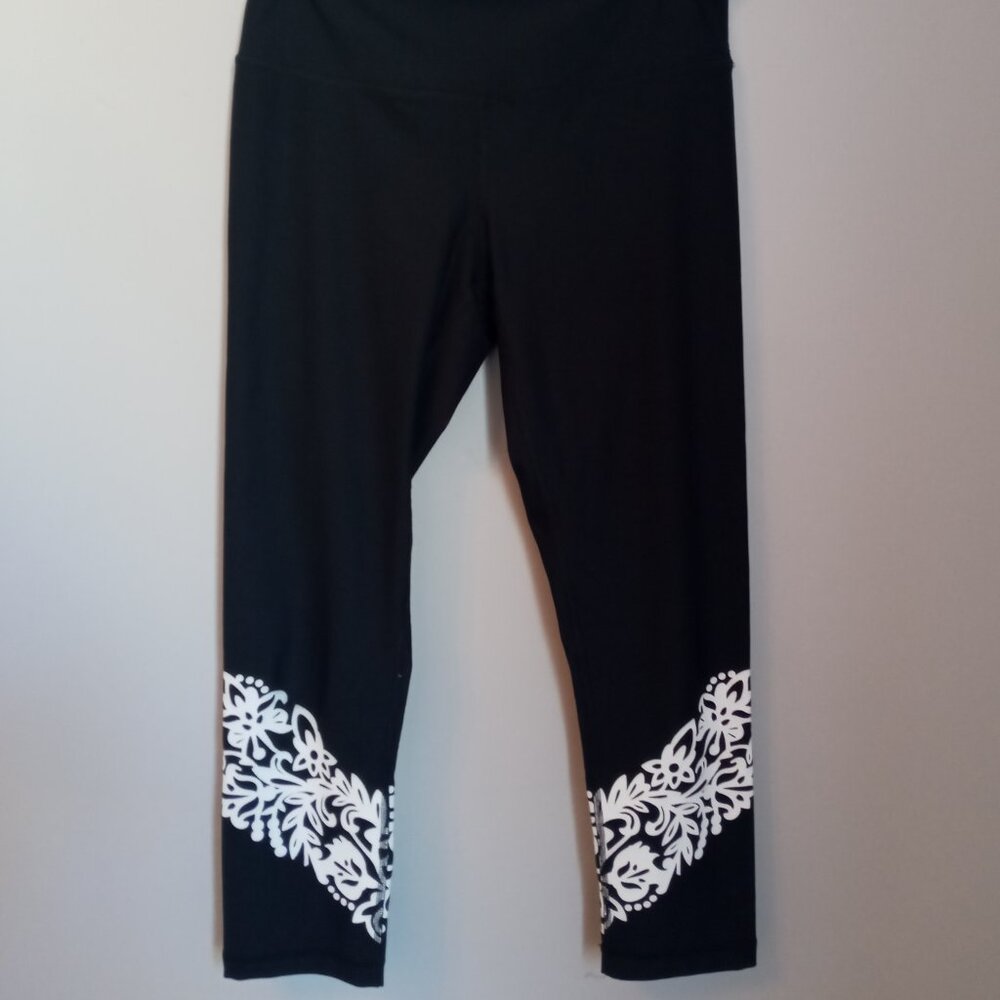 Womens capri yoga leggings with tropical flower design